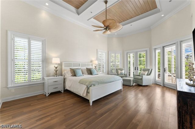 2325 Lantern LN, Naples, FL 34102