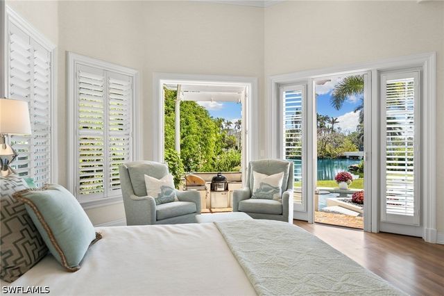 2325 Lantern LN, Naples, FL 34102