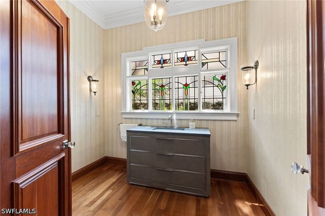 2325 Lantern LN, Naples, FL 34102