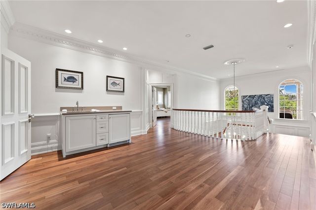 2325 Lantern LN, Naples, FL 34102