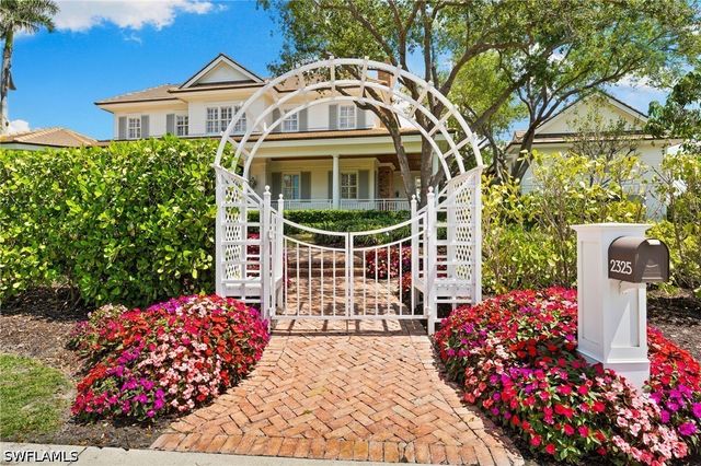 2325 Lantern LN, Naples, FL 34102