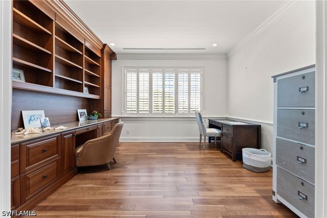 2325 Lantern LN, Naples, FL 34102