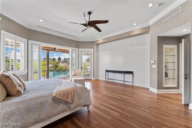 2325 Lantern LN, Naples, FL 34102