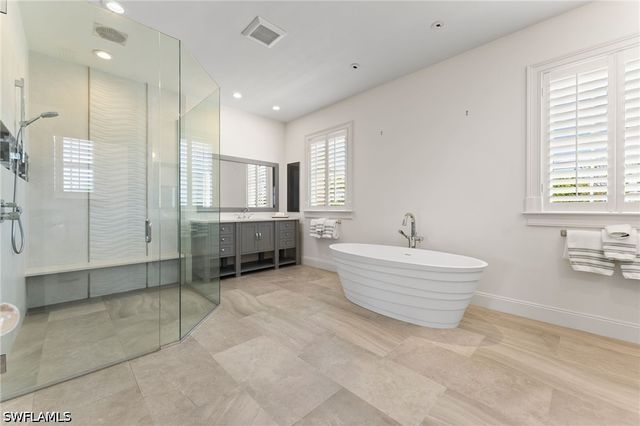 2325 Lantern LN, Naples, FL 34102