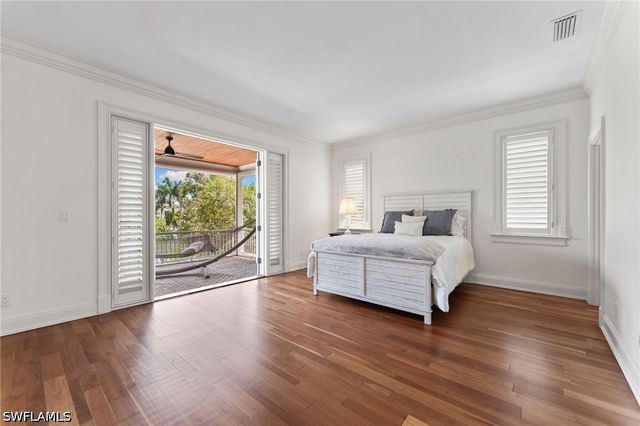 2325 Lantern LN, Naples, FL 34102