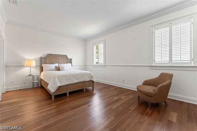 2325 Lantern LN, Naples, FL 34102