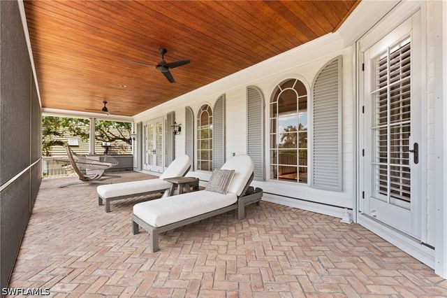 2325 Lantern LN, Naples, FL 34102