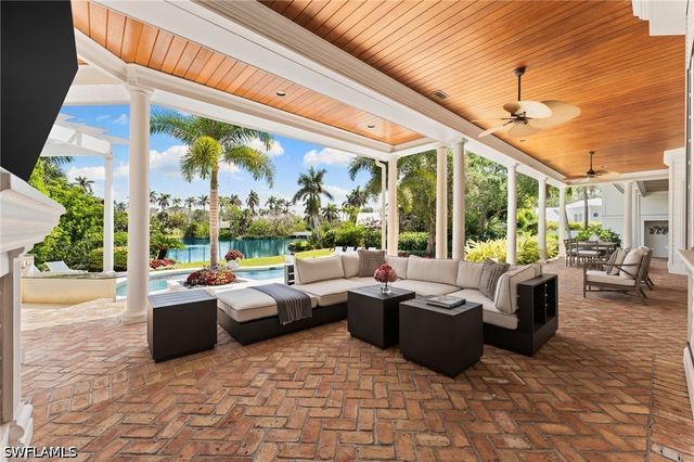 2325 Lantern LN, Naples, FL 34102