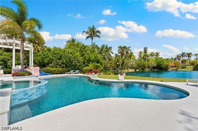 2325 Lantern LN, Naples, FL 34102