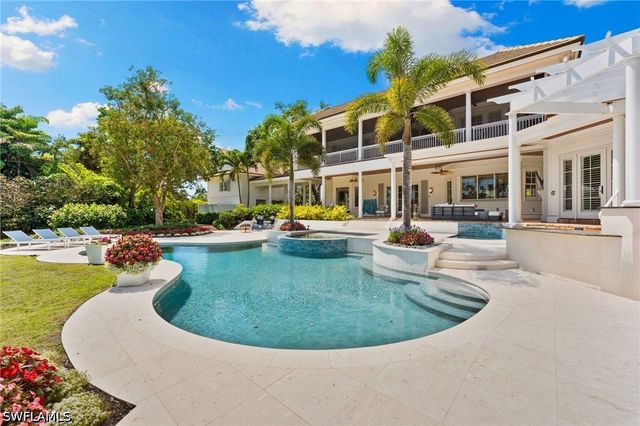 2325 Lantern LN, Naples, FL 34102