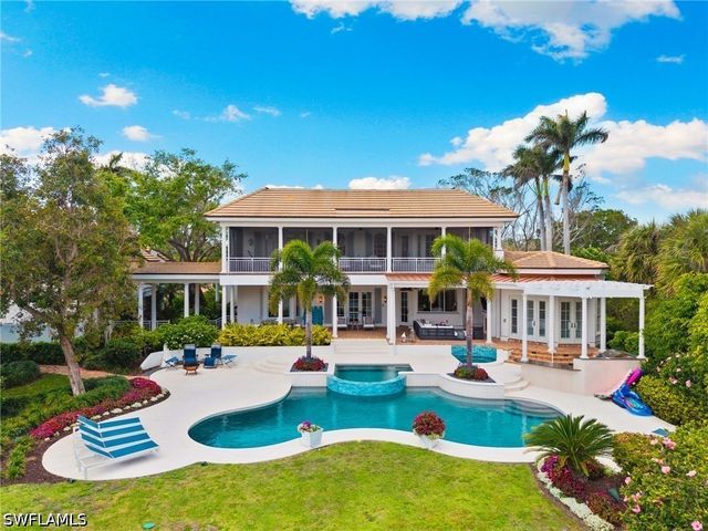 2325 Lantern LN, Naples, FL 34102