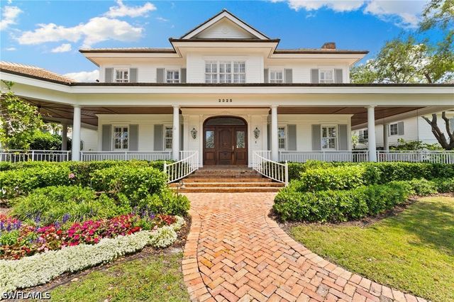 2325 Lantern LN, Naples, FL 34102