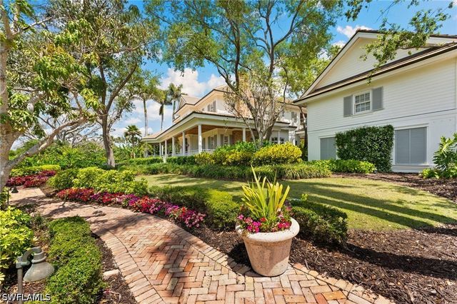 2325 Lantern LN, Naples, FL 34102