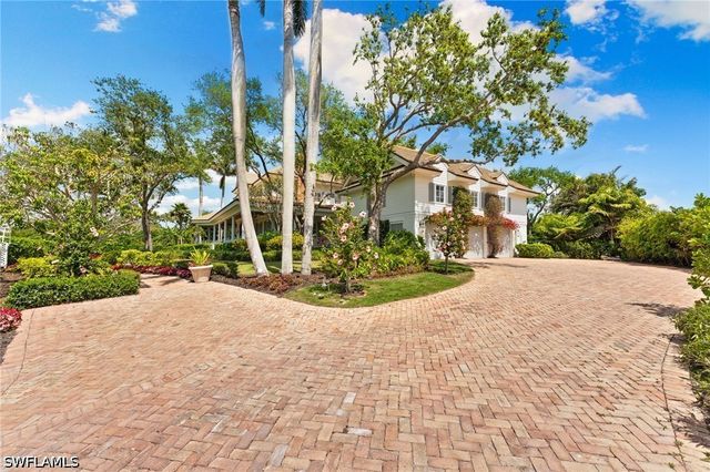 2325 Lantern LN, Naples, FL 34102