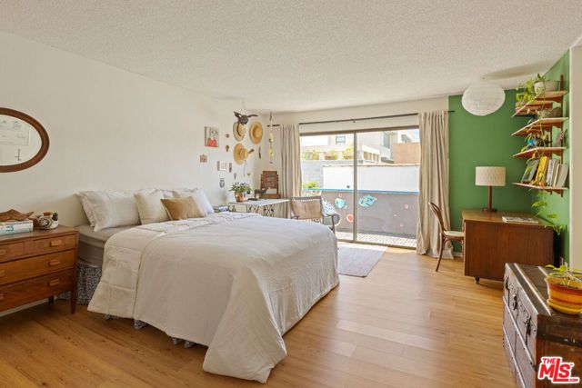 1910 Rodney Drive 9, Los Angeles, CA 90027