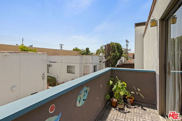 1910 Rodney Drive 9, Los Angeles, CA 90027