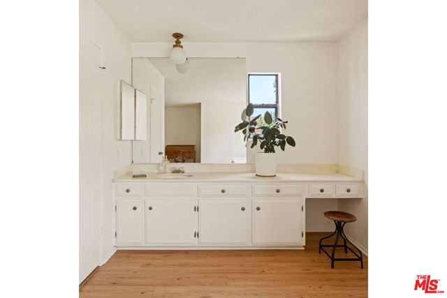 1910 Rodney Drive 9, Los Angeles, CA 90027