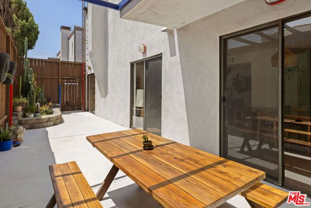 1910 Rodney Drive 9, Los Angeles, CA 90027