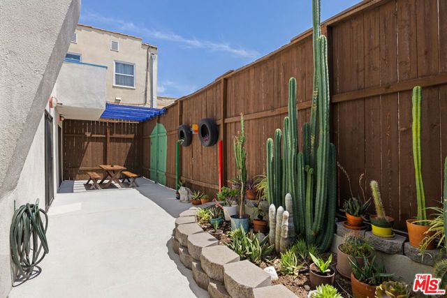 1910 Rodney Drive 9, Los Angeles, CA 90027