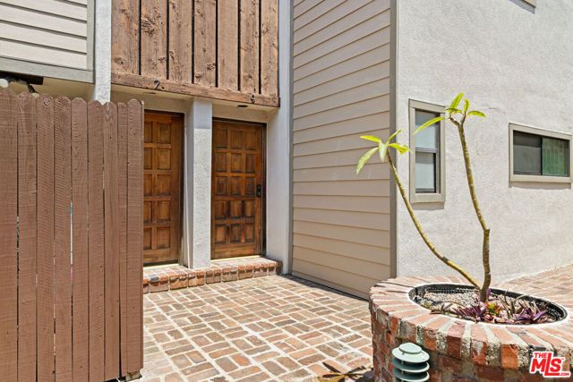1910 Rodney Drive 9, Los Angeles, CA 90027