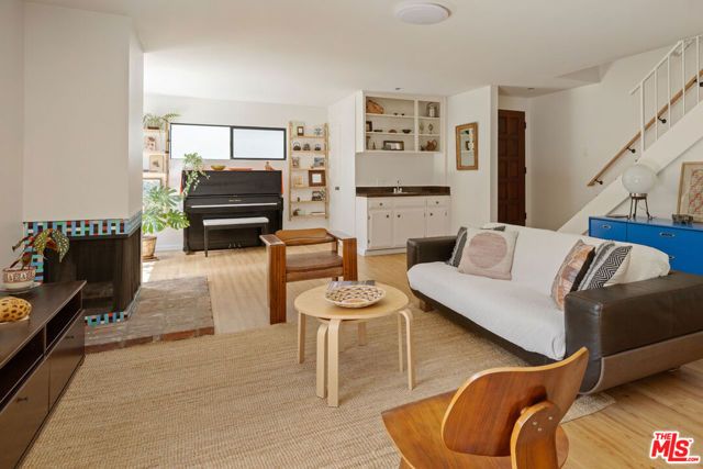 1910 Rodney Drive 9, Los Angeles, CA 90027