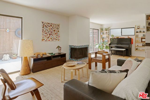 1910 Rodney Drive 9, Los Angeles, CA 90027