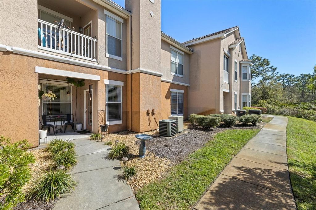 Image 1 of property listing at 10405 VILLA VIEW CIRCLE, Tampa, FL 33647