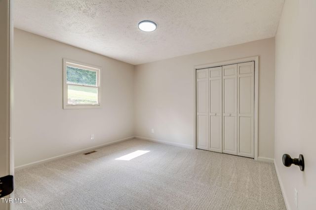 146 Ollie Collins Road, Elizabethton, TN 37643
