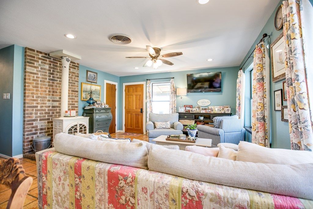 Image 12 of property listing at 9250 N Valley Dr, San Angelo, TX 76905