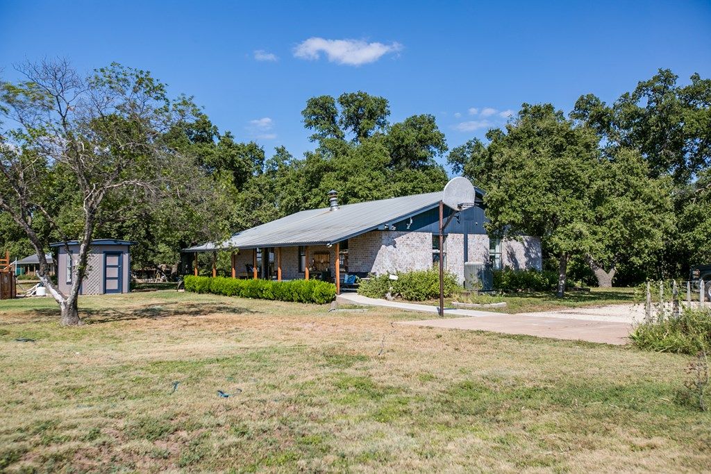 Image 2 of property listing at 9250 N Valley Dr, San Angelo, TX 76905