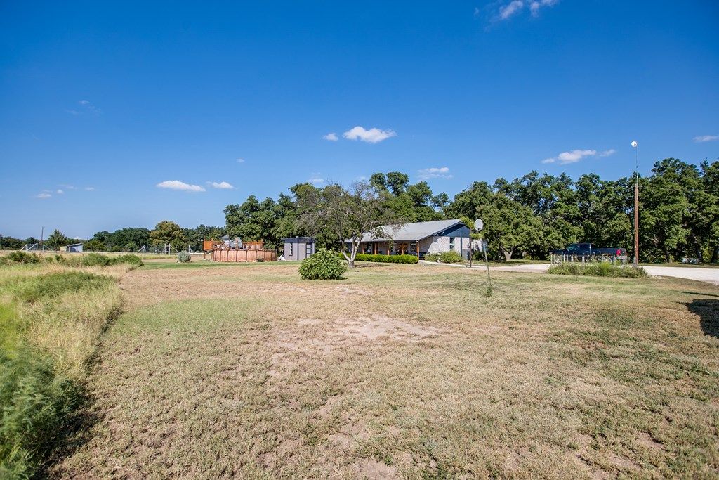 Image 3 of property listing at 9250 N Valley Dr, San Angelo, TX 76905