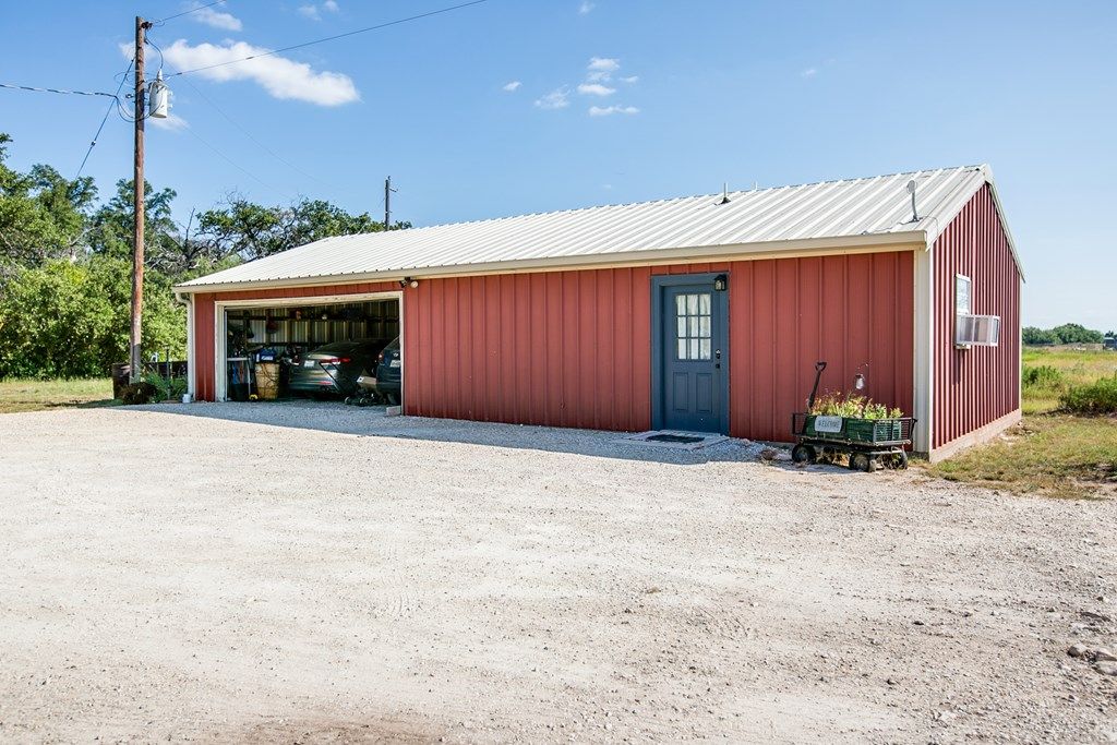 Image 33 of property listing at 9250 N Valley Dr, San Angelo, TX 76905