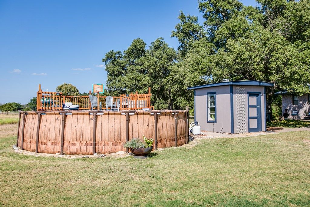 Image 4 of property listing at 9250 N Valley Dr, San Angelo, TX 76905