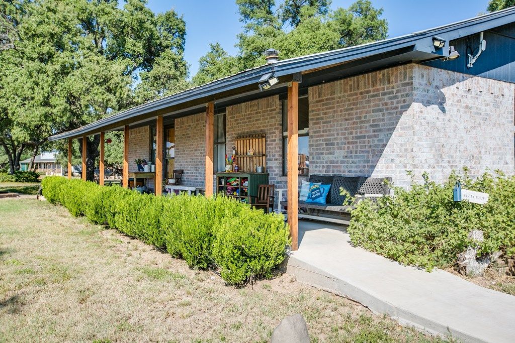 Image 9 of property listing at 9250 N Valley Dr, San Angelo, TX 76905