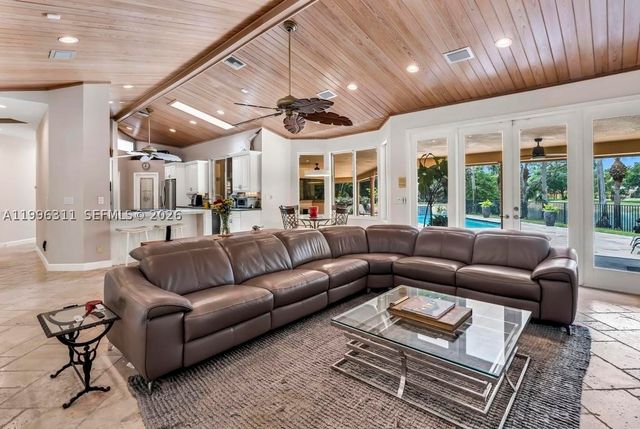 5328 E Leitner Dr, Coral Springs, FL 33067