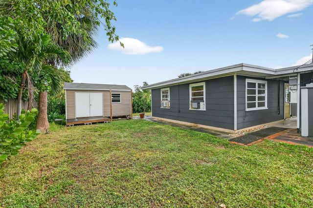 1881 Kathy Lane, North Palm Beach, FL 33408