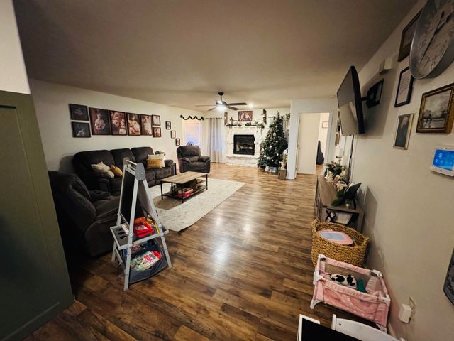 700 Robin Road Road, Mountain Grove, MO 65711