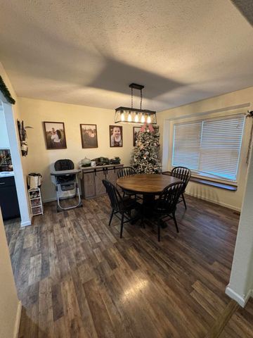 700 Robin Road Road, Mountain Grove, MO 65711