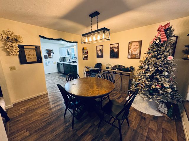 700 Robin Road Road, Mountain Grove, MO 65711