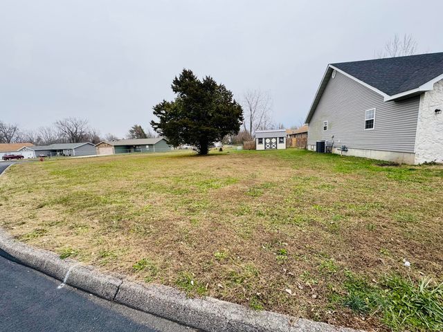 700 Robin Road Road, Mountain Grove, MO 65711