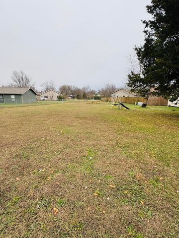 700 Robin Road Road, Mountain Grove, MO 65711