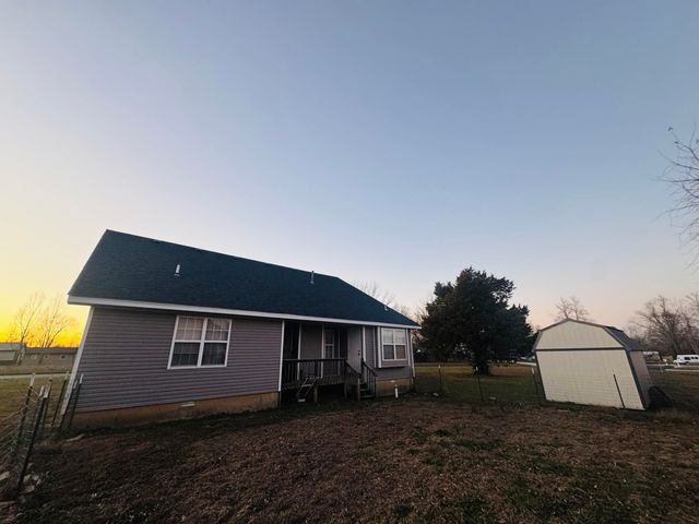 700 Robin Road Road, Mountain Grove, MO 65711