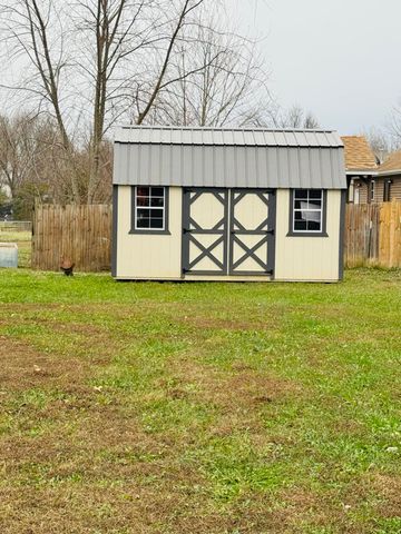 700 Robin Road Road, Mountain Grove, MO 65711