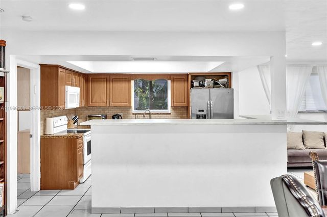 9524 Byron Ave, Surfside, FL 33154