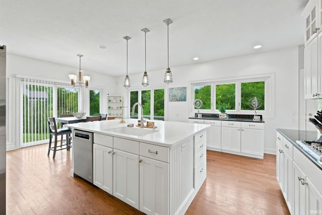1716 Forest Trail, Fort Wayne, IN 46845