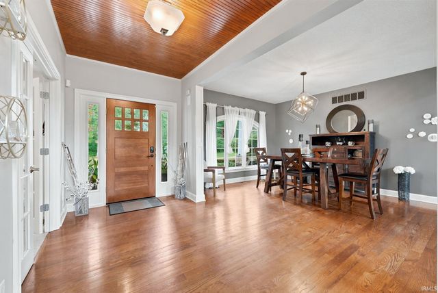 1716 Forest Trail, Fort Wayne, IN 46845