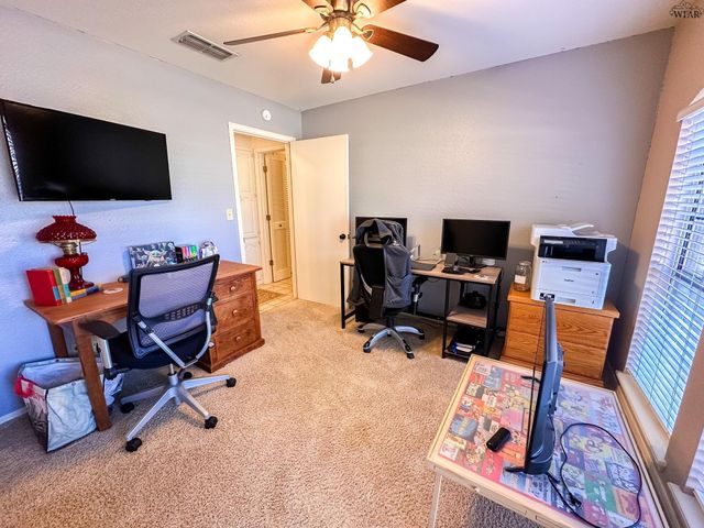 2427 PARADISE STREET, Vernon, TX 76384