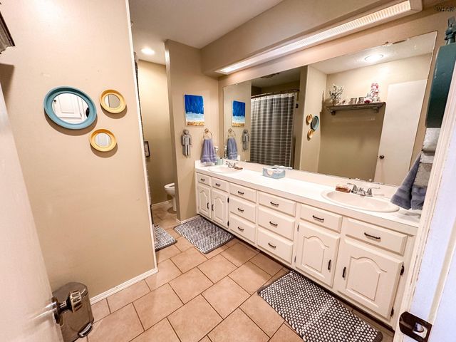 2427 PARADISE STREET, Vernon, TX 76384