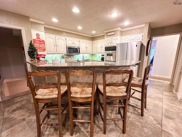 2427 PARADISE STREET, Vernon, TX 76384