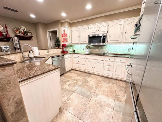 2427 PARADISE STREET, Vernon, TX 76384